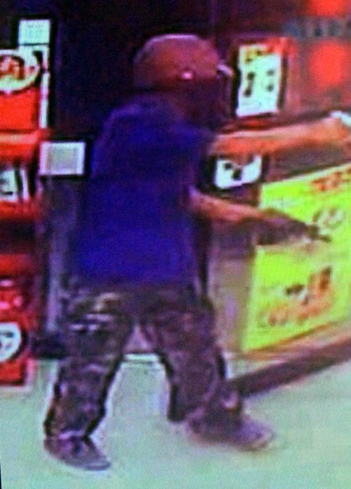 Armed man robs 7-Eleven, last seen heading for Wat Chalong