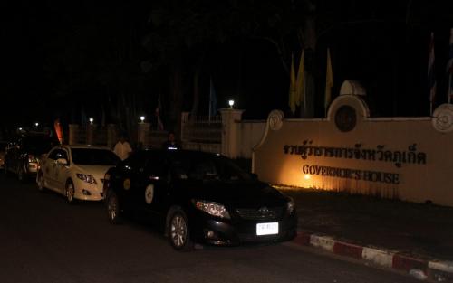 Phuket illegal taxi drivers stalk Governor, demand resolution