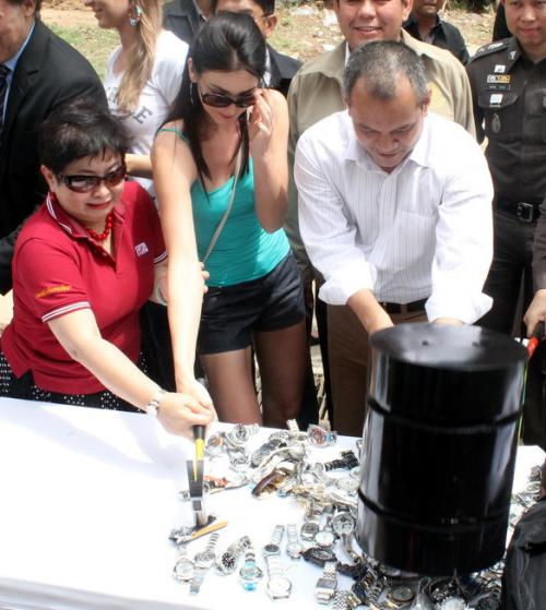 Miss Universe smashes pirated products in Phuket