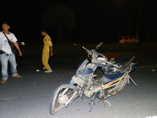 Phuket Video Report: Lucky sidecar driver saved by call of nature