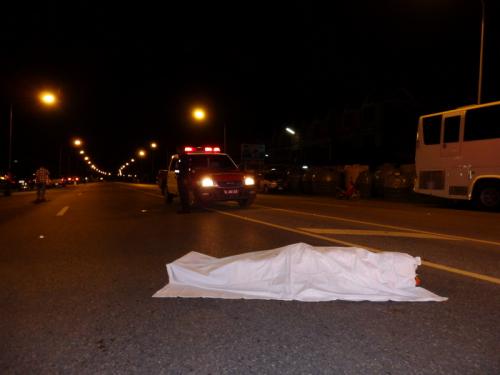 Helmetless motorbike driver dies on deadly Phuket road