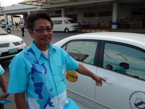 Pressure from illegal Phuket taxis wins airport reprieve