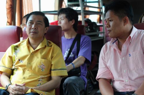 Phuket Governor rides the bus, predicts smooth sailing