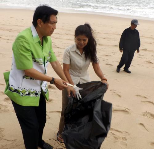 Phuket mass cleanup underway, aims to include everyone