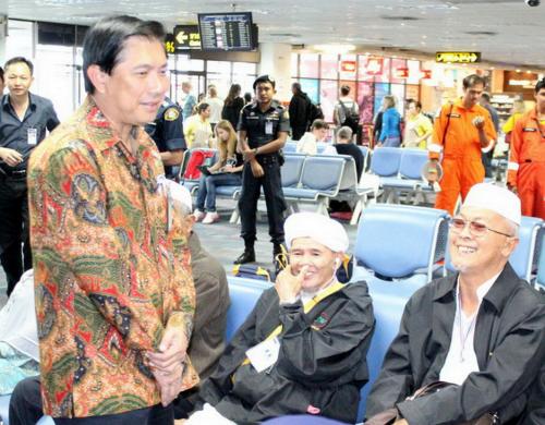 Phuket Governor leads sendoff for pilgrims performing Hajj