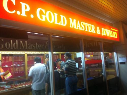 Man shot dead in B2.3mn Phuket gold heist