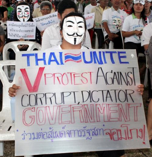 V-Phuket braves wild weather to stage anti-government protest