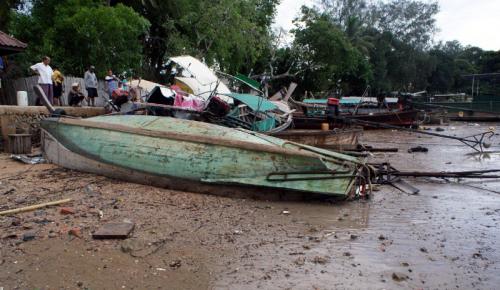 Rough seas along Krabi coast capsize 60 boats, two injured