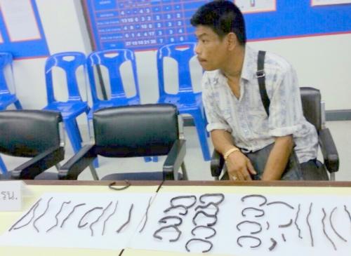 Man arrested for selling corals at Phuket market