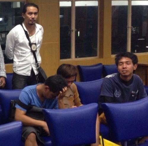 Tourist Police arrest illegal Thai tour guides