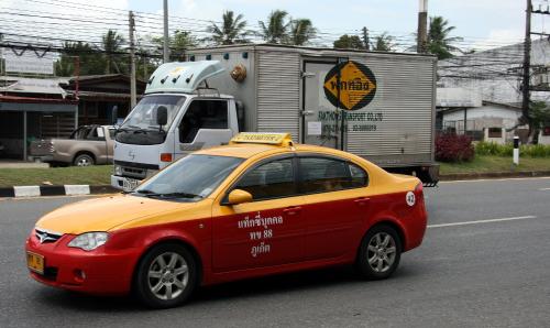 Phuket to push for higher taxi fares, despite Bangkok opposition