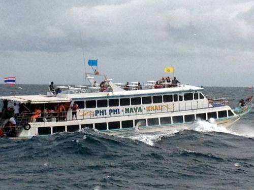 Phuket Video Report: More than 100 tourists rescued from sinking ferry