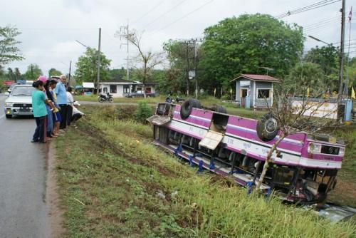 Eight injured as Phuket bus overturns in Krabi