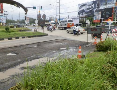 Phuket road work forces motorists to seek bypass road bypass