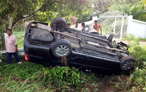 Seat belt saves Phuket chief judge in auto wreck