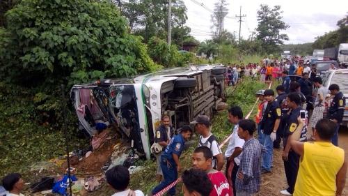 Phuket bus overturns in Surat Thani – one dead, 29 injured