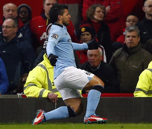 City keep slim hope of retaining title alive with win at Old Trafford