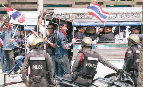 Phuket Gazette Thailand News: Rice rally violence alert; Police seek Lak Si gunmen, arrest Kwanchai shooter; EC petitions PM on new poll