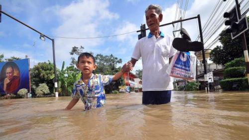 Phuket Gazette Thailand News: Bangkok floods not critical, says BMA; Dam report scrapped; Constitutional Court accepts complaints; Students split on sexy uniforms