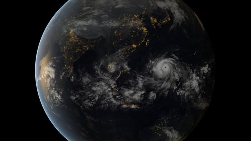 Phuket Gazette World News: Super typhoon slams Philippines; Russia ramps up Greenpeace charges; Israel denies Arafat slaying; Odd asteroid tails