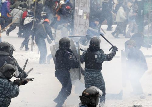 Phuket Gazette World News: Ukraine braces for street battles after Yanukovich talks fail