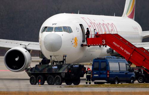 Phuket Gazete World News: Co-pilot hijacks Ethiopian plane, surrenders in Geneva