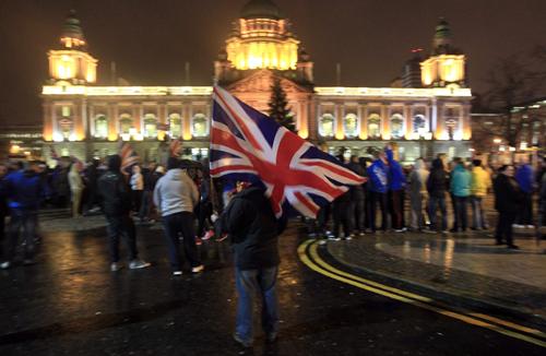 Phuket Gazette World News – Rioting in Belfast for fifth night