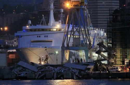 Phuket Gazette World News: Italy ship crash kills 7; mn Brussels diamond heist; Ohio captives recount grisly ordeal; Berlusconi jailed