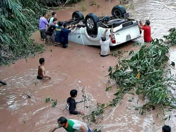 Nine killed and 300,000 more affected by flooding in 21 Provinces