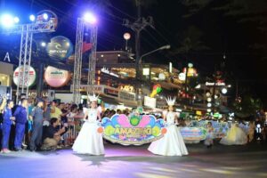 Sun Sea Sand Colour! Patong Parade kicks off the 2017 Festival. | News by Thaiger