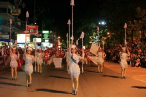 Sun Sea Sand Colour! Patong Parade kicks off the 2017 Festival. | News by Thaiger