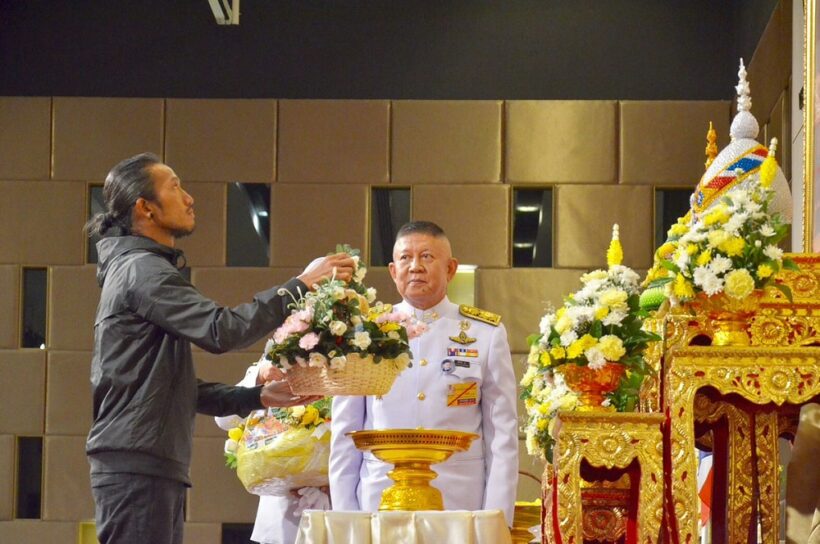 His Majesty grants flowers, energy drinks, traditional Thai sweets to ‘Toon’