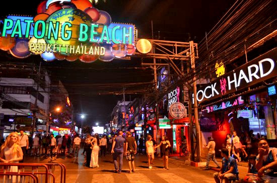 Patong entertainment businesses say longer hours is the solution to corruption issue