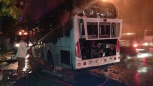 26 Chinese tourists escape bus fire without injury | News by Thaiger