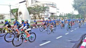 Cyclists gather to release 80 sea turtles | News by Thaiger