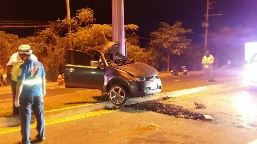 Pick-up truck loses control killing Khon Kaen driver