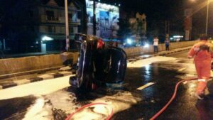 Driver runs away after flipping Mercedes at Samkong | News by Thaiger