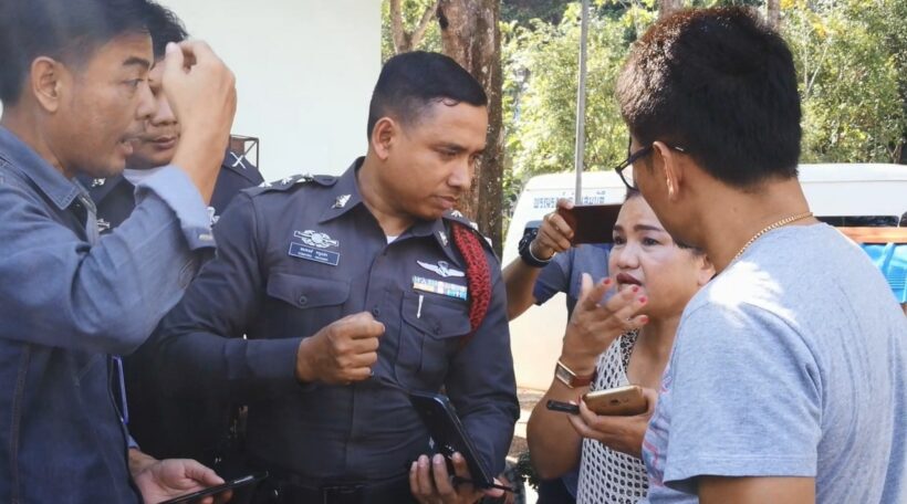 อุกอาจ จี้ชิงทรัพย์ในห้องน้ำวัด แทงสาวใหญ่วัย 48 ปี บาดเจ็บ ก่อนเชิดทองหนัก 5 บาท หลบหนีเข้าป่า | The Thaiger