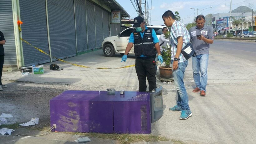 ตร.ล่ากระบะวีโก้ ลากตู้เอทีเอ็มธนาคารไทยพาณิชย์ | The Thaiger