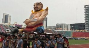 Students satirise Thai politics in annual pre-game parade | News by Thaiger