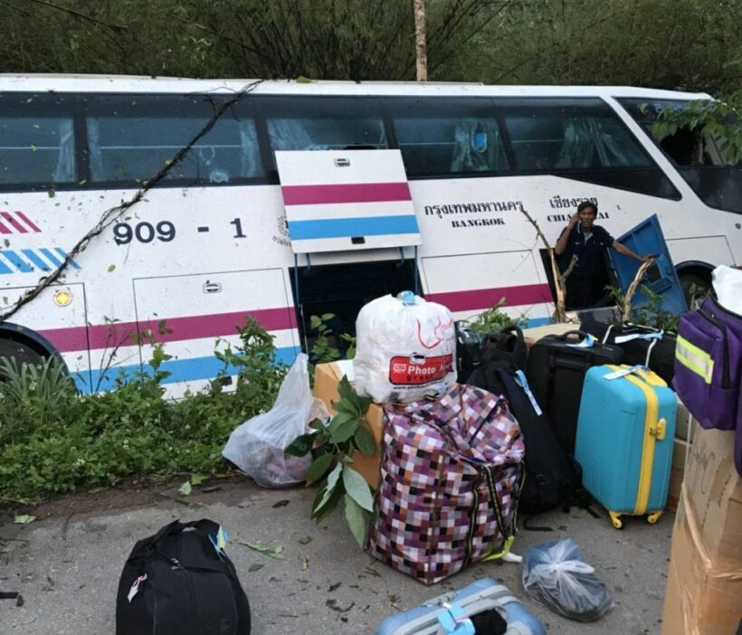 1 killed, 11 injured in Lampang bus crash | News by Thaiger