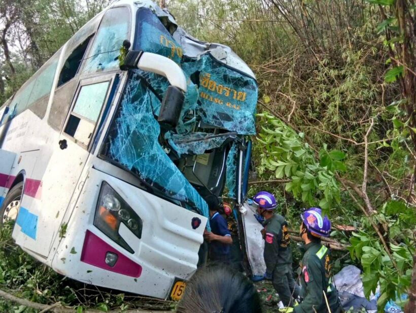 1 killed, 11 injured in Lampang bus crash