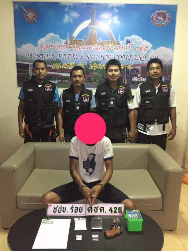 ไม่รอด! ตชด.425 รวบหนุ่มภูเก็ต ลอบขายยาเสพติด ได้พร้อมไอซ์-ยาบ้า | The Thaiger