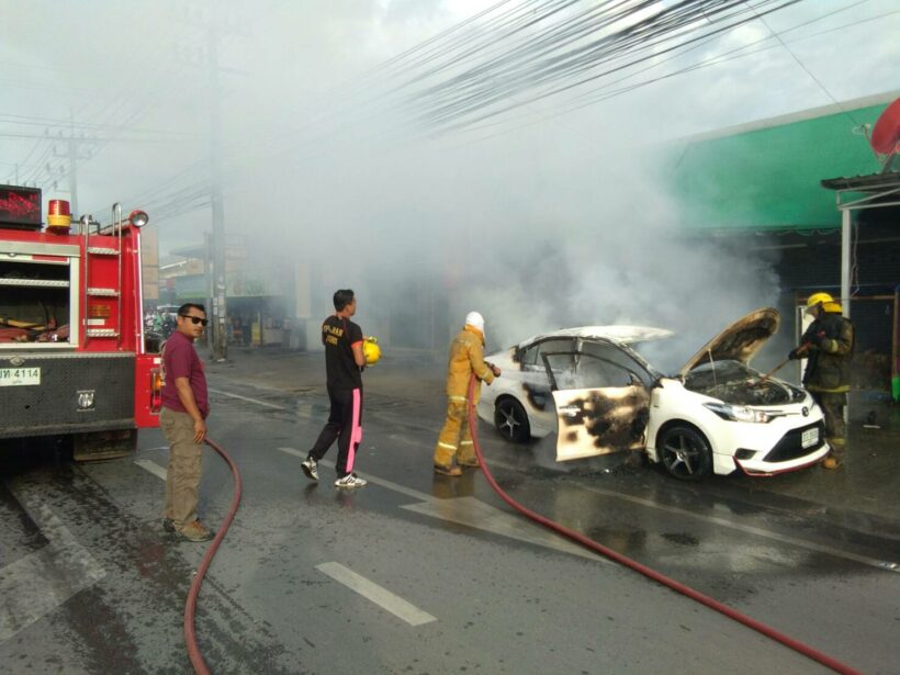เพลิงไหม้รถยนต์วอด อาม่าและหลานหนีลงจากรถหวุดหวิด | The Thaiger