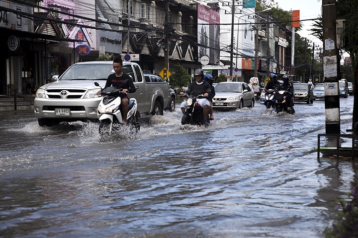 Chiang Mai wakes up to floods this morning