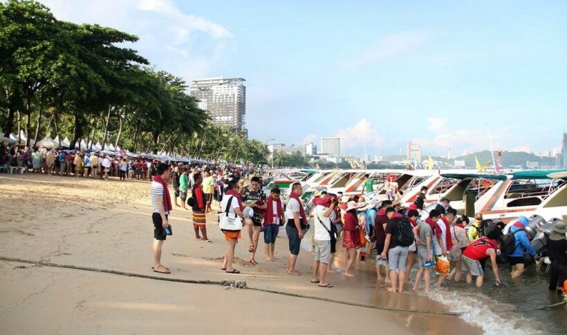 Pattaya tour boat operators continue to use beachfront