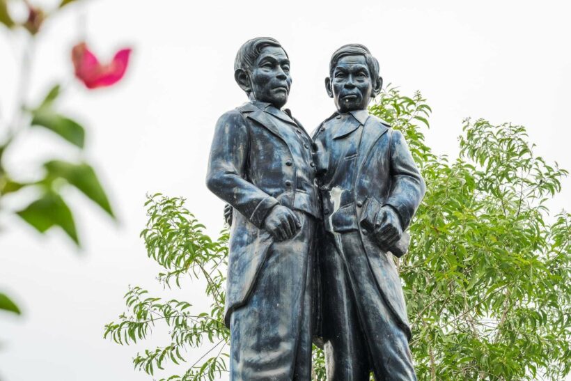 Chang and Eng’s descendants arrive for birthday celebrations