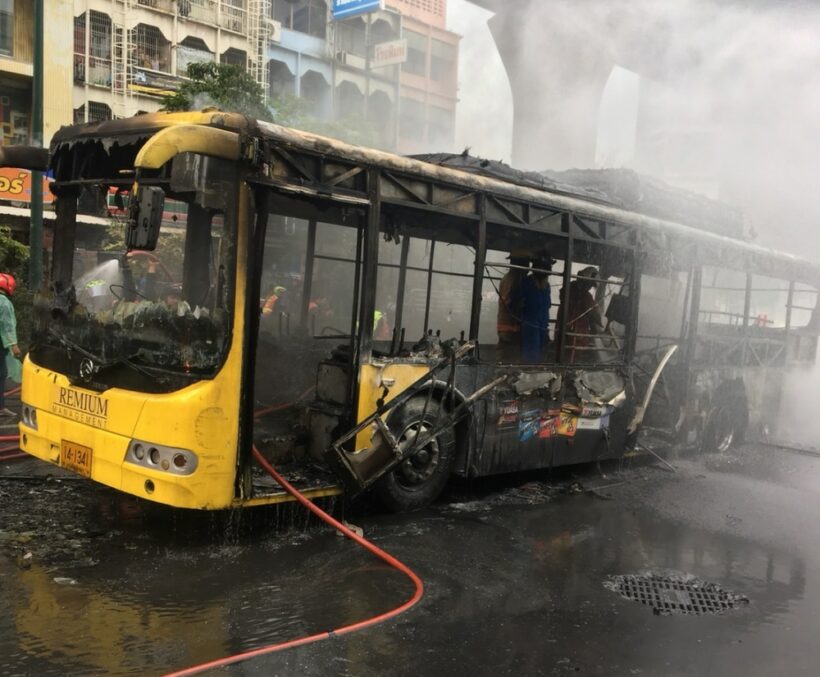 Bangkok bus engulfed in flames | News by Thaiger