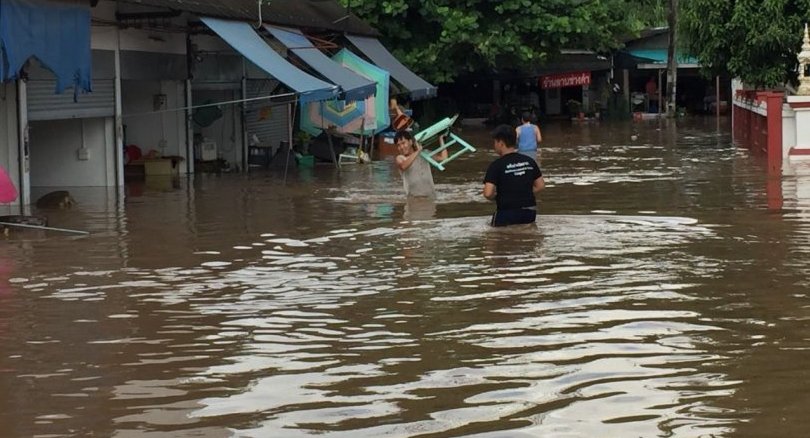 Chiang Mai wakes up to floods this morning | Thaiger