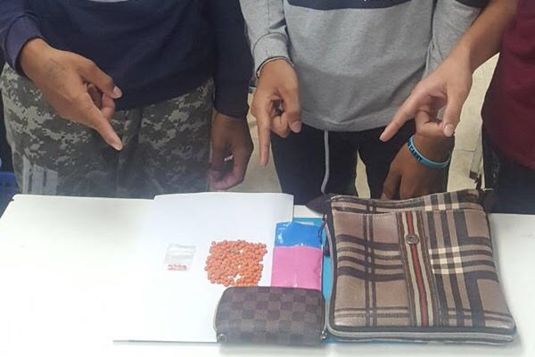 รวบ 3 เด็กชายลอบค้ายาเสพติด ชุด ชปส.ภูเก็ต จับได้พร้อมของกลาง | The Thaiger